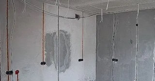 Прокладка кабеля в штробе в Сыктывкаре – расценки от 205 руб - ЭлектроСкт